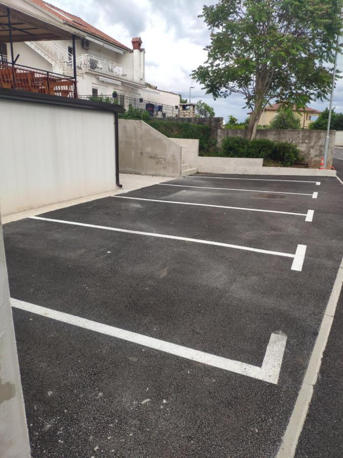 קוסטרנה Apartments Inbox מראה חיצוני תמונה