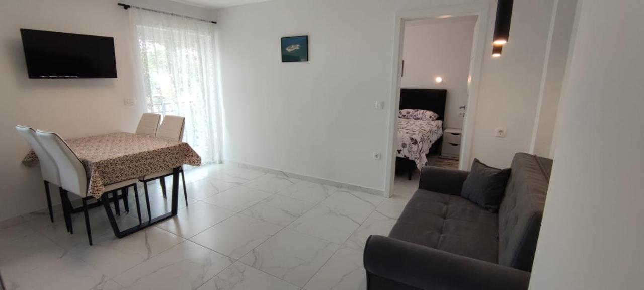 קוסטרנה Apartments Inbox מראה חיצוני תמונה