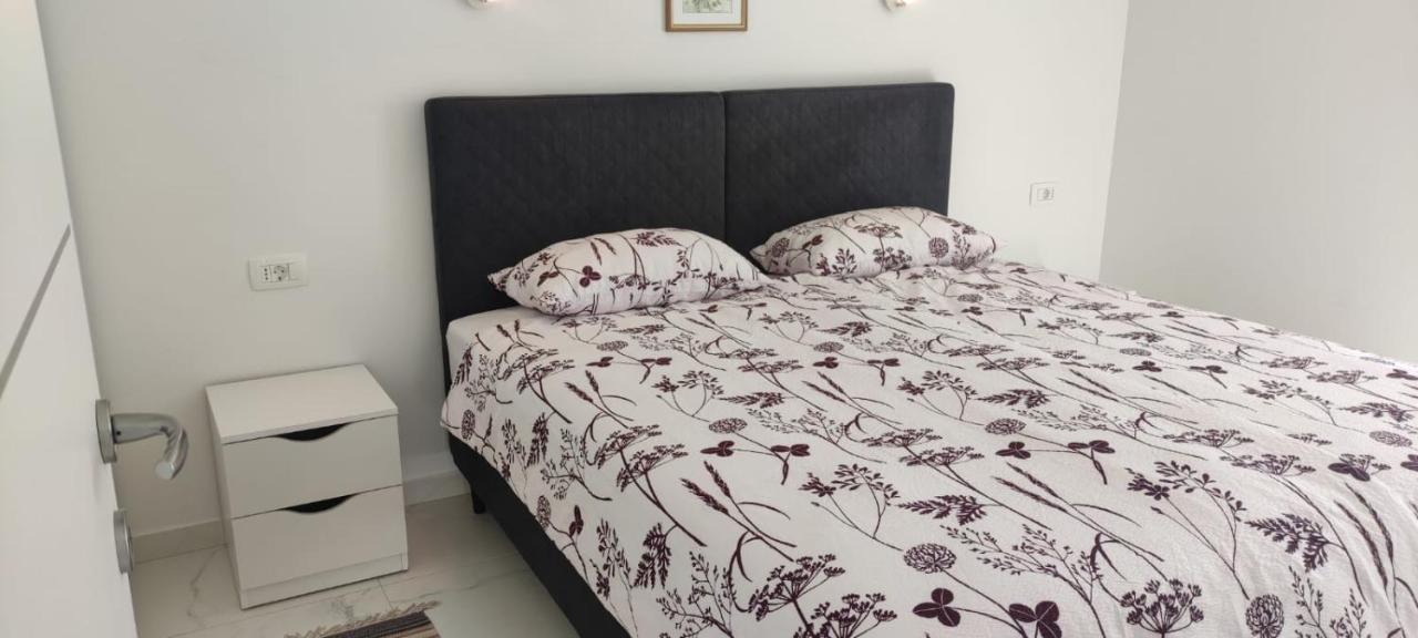 קוסטרנה Apartments Inbox מראה חיצוני תמונה