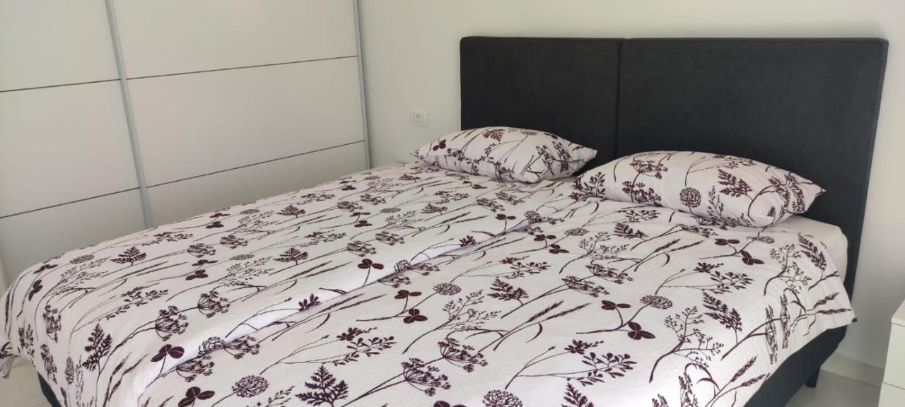 קוסטרנה Apartments Inbox מראה חיצוני תמונה